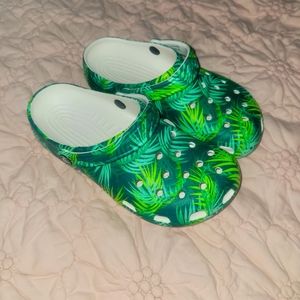 Like new Crocs Palm leaves, women's sz 8